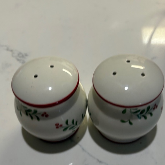 Better Homes And Gardens Mistletoe Salt & Pepper Shakers - Red and Green - Picture 3 of 6